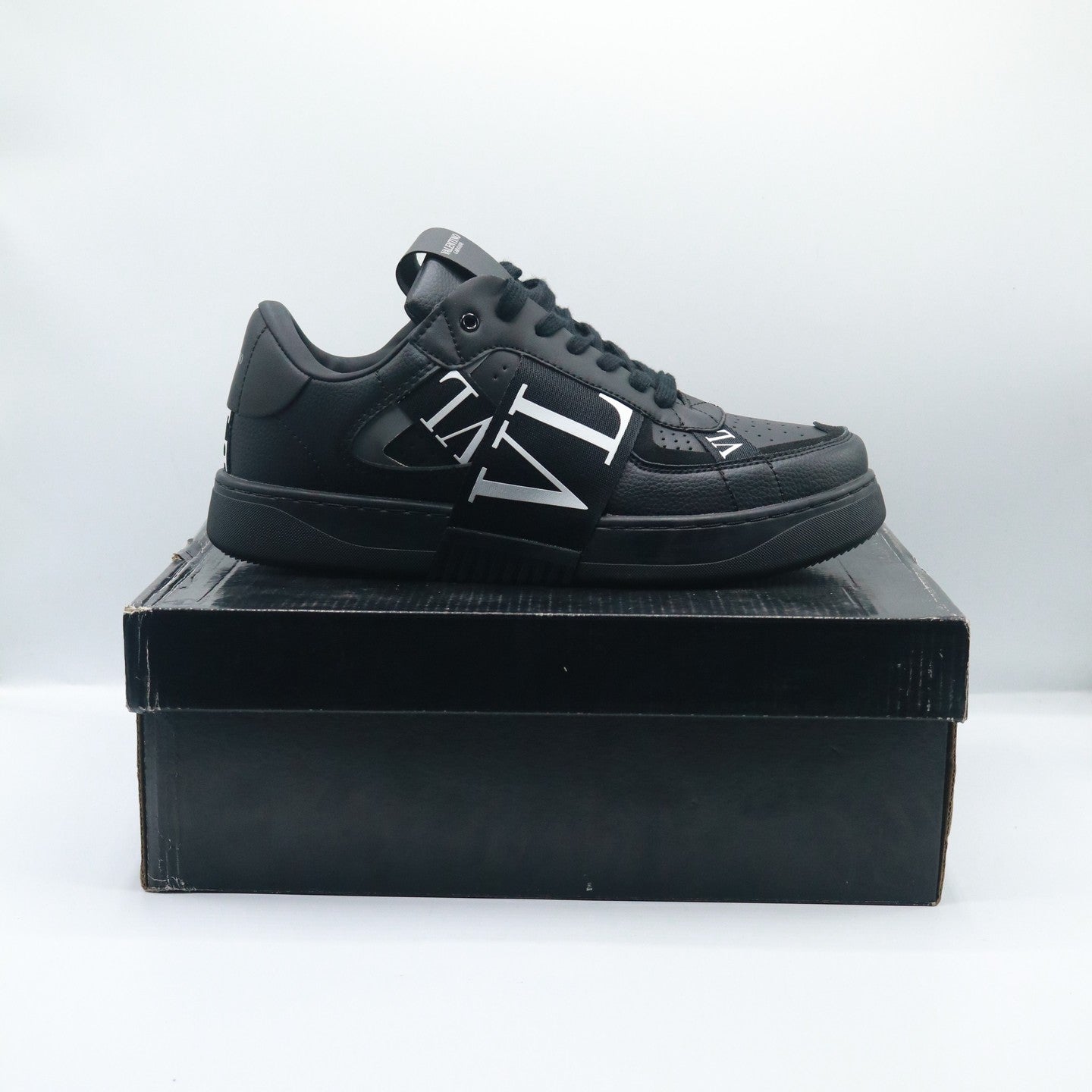 Valentino Garavani VL7N 'Black'