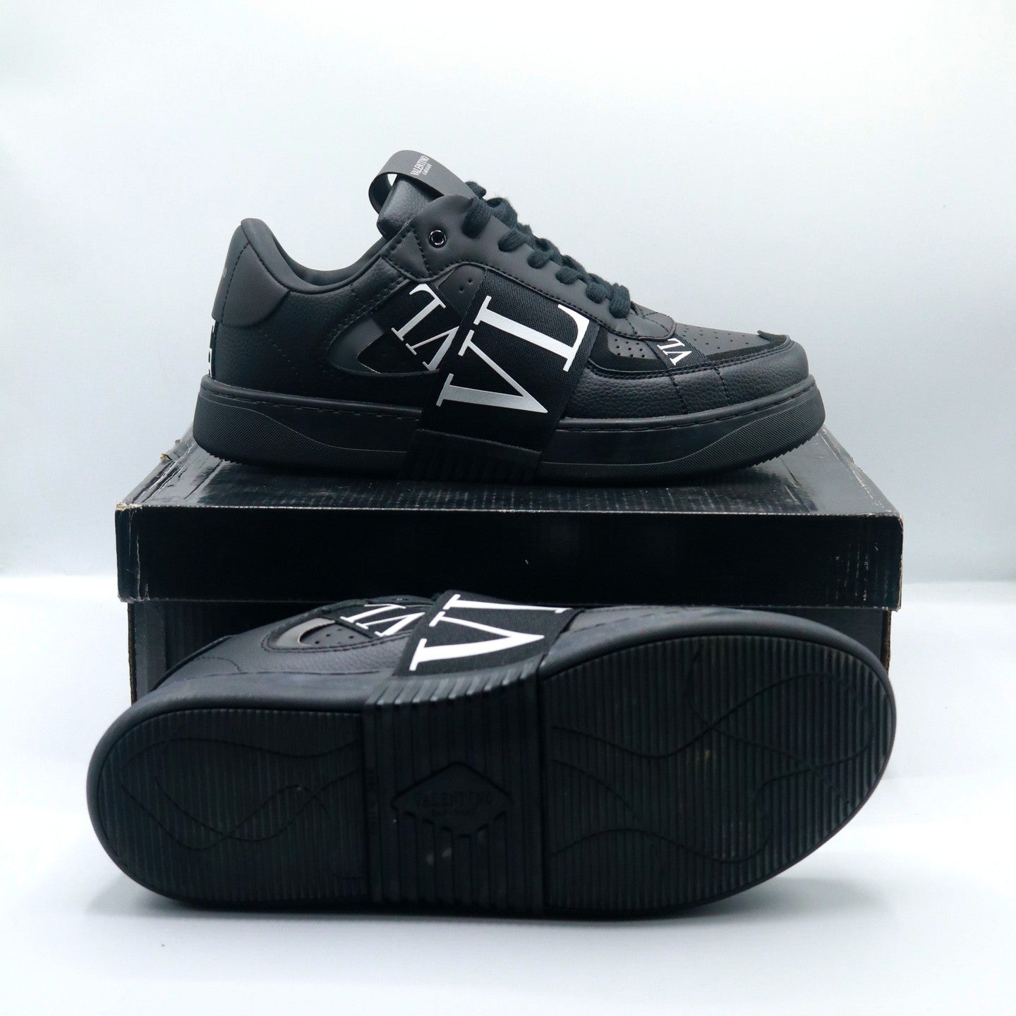 Valentino Garavani VL7N 'Black'