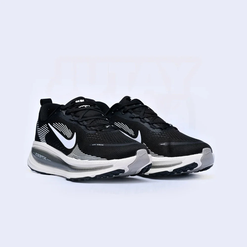 Nike Vomero 18 'Black/White'