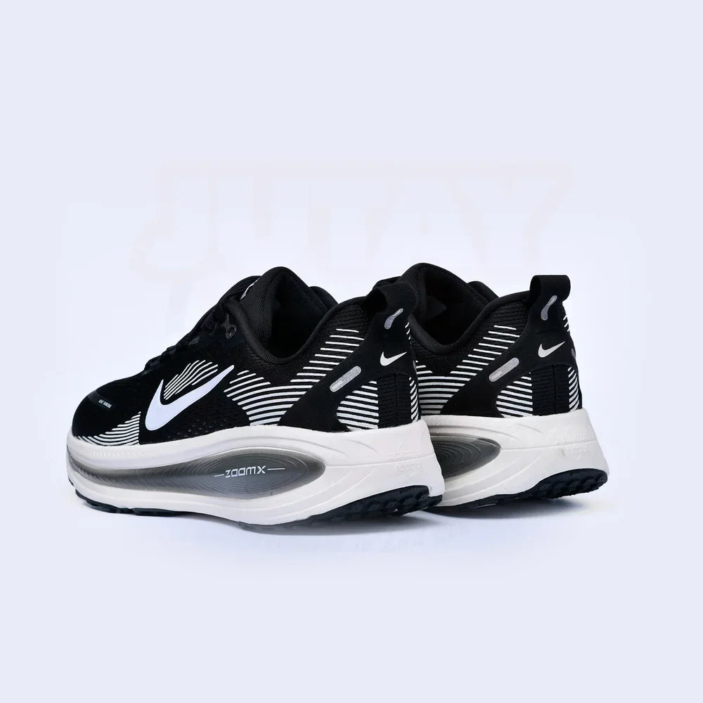 Nike Vomero 18 'Black/White'