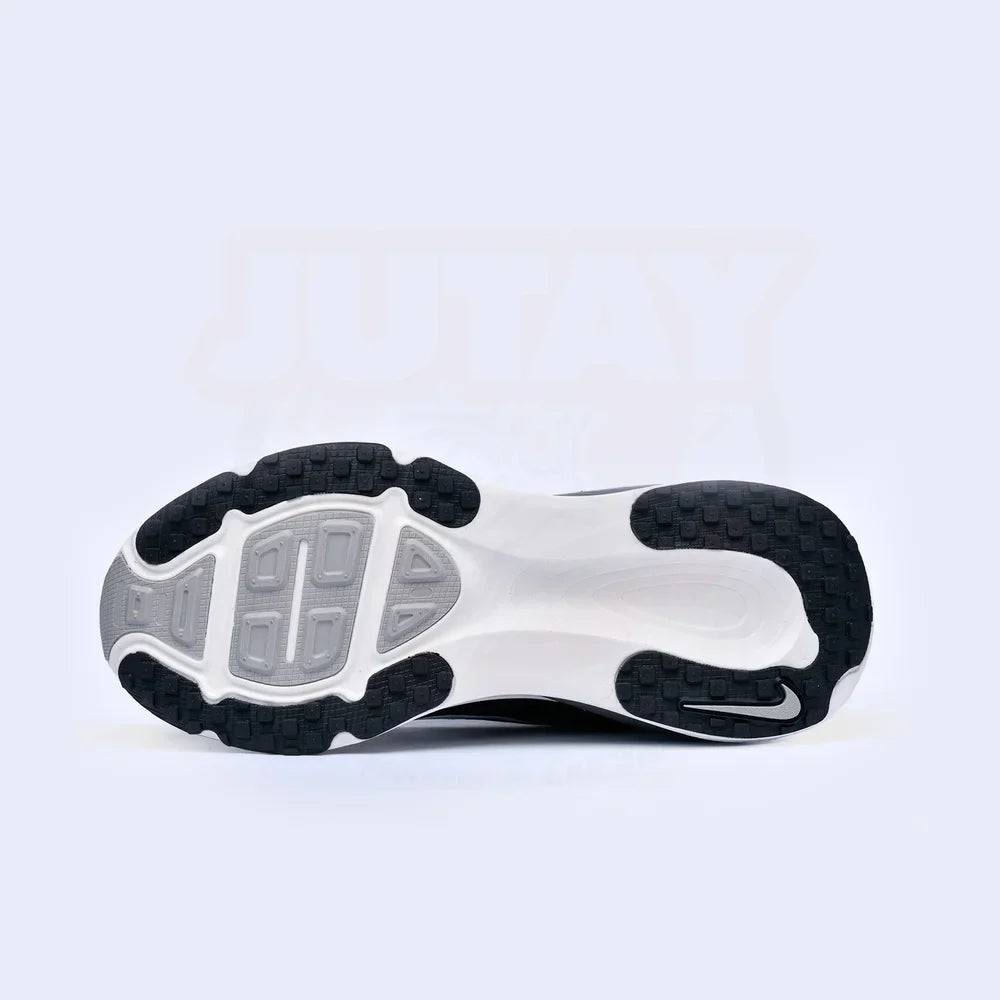 Nike Vomero 18 'Black/White'